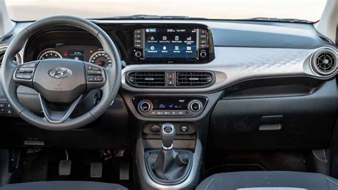 Interni Hyundai i10 con infotainment