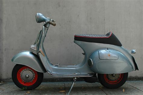 Collage di vari modelli di Vespa largeframe