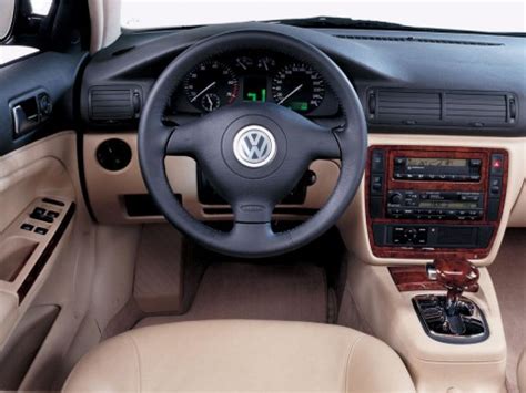 Interni della Volkswagen Passat B5 con cambio automatico