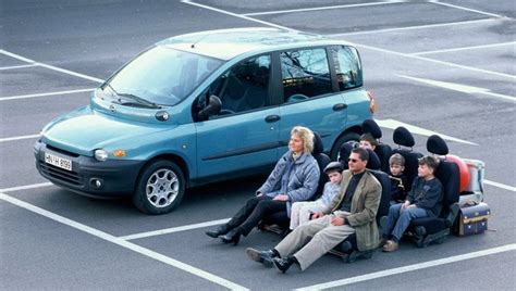 Interni Fiat Multipla con sei posti