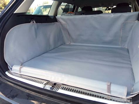 Bagagliaio Volkswagen Passat B8 con doppio fondo e telo protettivo