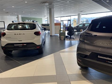 Immagine interna di uno showroom di Concessionaria Fiori