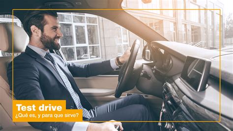 Cliente durante un test drive con un'auto Fiori