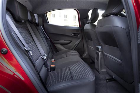 Interni auto con roll-bar che limita l'abitabilità