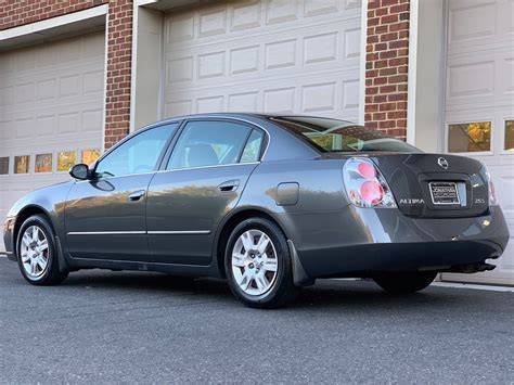 Nissan Altima 2005 in movimento