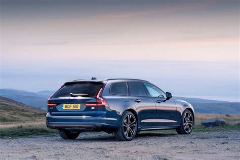 Design interno della Volvo V90, che enfatizza l'eleganza e la funzionalità