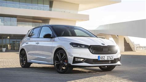 Skoda Fabia su strada in ambiente urbano