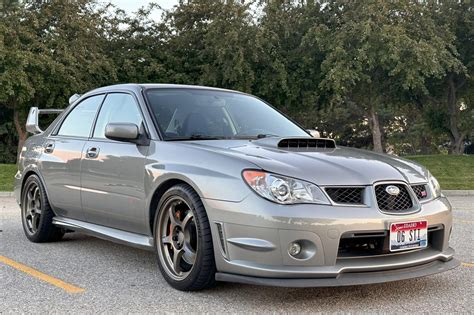 Subaru Impreza WRX STI 2006 personalizzata con accessori di tuning