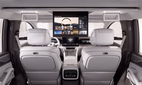 Interni Denza N9 con schermi