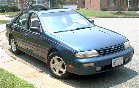 Nissan Altima GXE prima serie