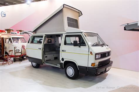 Volkswagen California T3 con tetto aperto