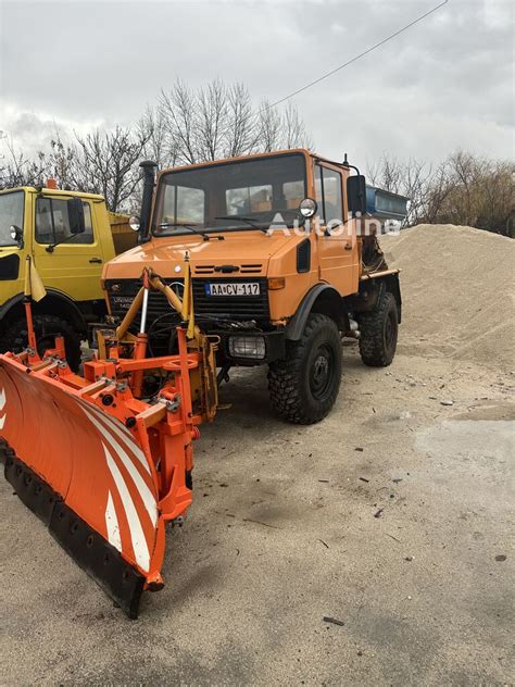 Unimog equipaggiato per la rimozione della neve