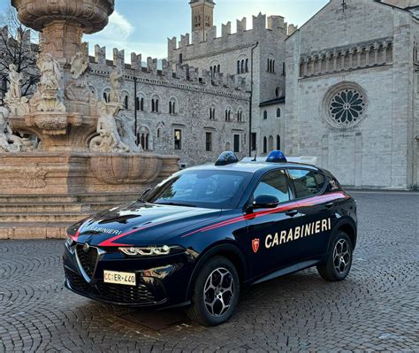 Mezzi Carabinieri in azione su terreno impervio