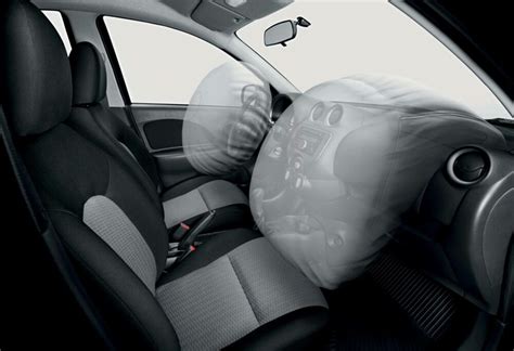 Airbag in azione durante un impatto