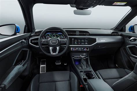 Audi Q3 S line edition interni