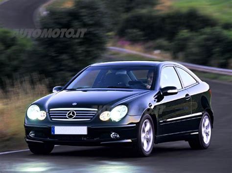 Mercedes Classe C Sport Coupé in movimento su strada