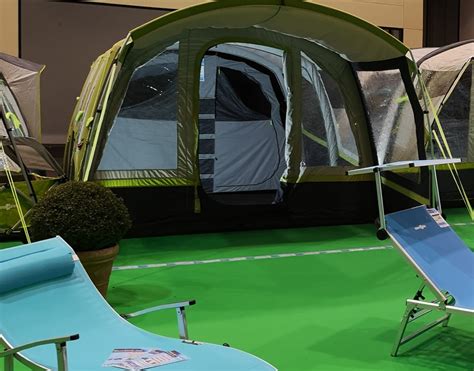 Tenda da campeggio e attrezzatura