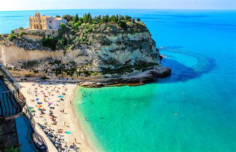 Panoramica di Tropea con il suo borgo arroccato