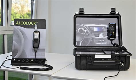 Illustrazione di un dispositivo Alcolock installato in un'auto