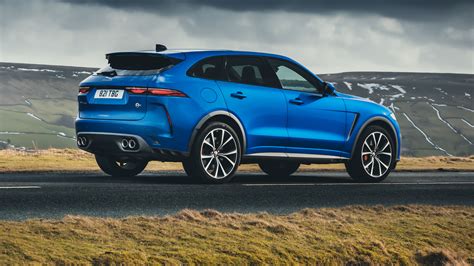 Jaguar F-Pace SVR frontale in movimento