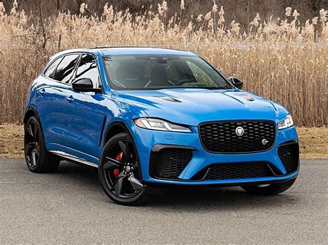 Dettaglio cerchio e impianto frenante Jaguar F-Pace SVR