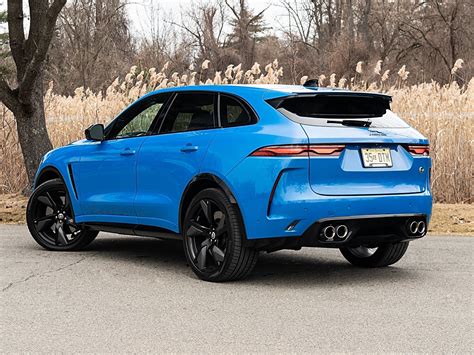 Jaguar F-Pace SVR vista posteriore