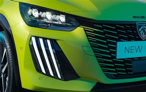 Dettaglio fari a LED artigliati della Peugeot 208 II