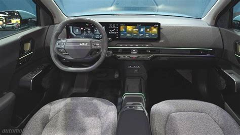 Interni della Kia EV2 con sedili scorrevoli