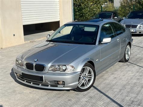 Interni illuminati di una BMW Serie 3 E46 Coupé
