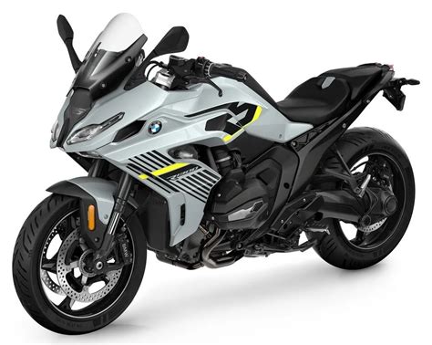 BMW R 1300 RS in azione su strada