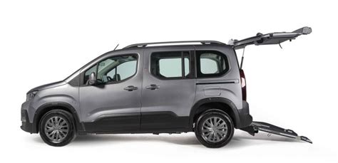 Fiat Doblò RUNNER 4+1 con rampa di accesso posteriore