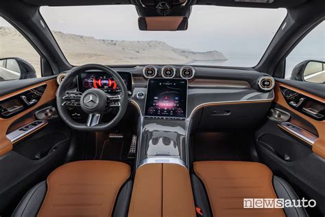 Interni Mercedes C Coupé plancia e comandi