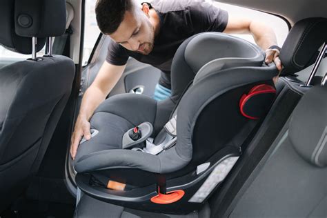 Dispositivi di ritenuta per bambini: seggiolini e alzasedia