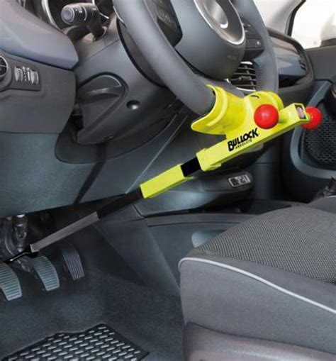 Dettaglio di un antifurto meccanico per volante