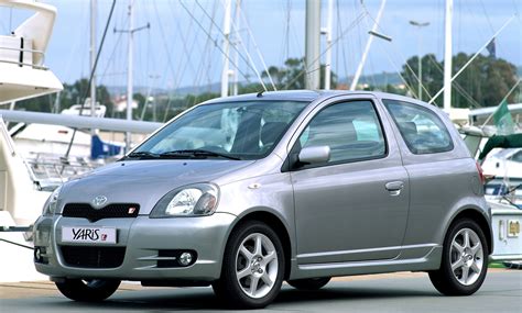 Toyota Yaris 2001 vista esterna frontale