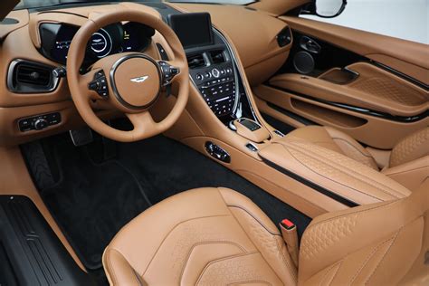 Aston Martin DBS Superleggera interni
