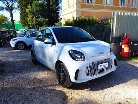 Vista posteriore Smart Forfour elettrica