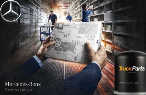Ricambi originali Mercedes-Benz in un magazzino