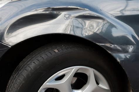 Carrozzeria auto ammaccata