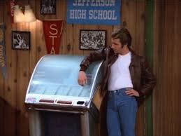 Fonzie aziona un jukebox con un pugno