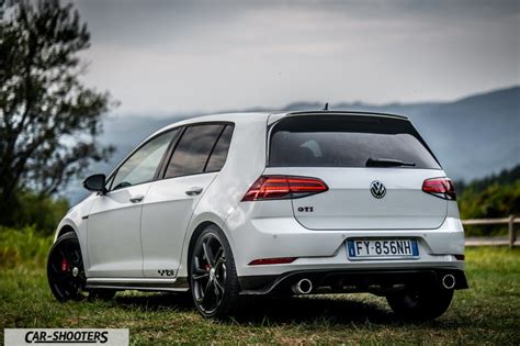 Volkswagen Golf GTI TCR su strada