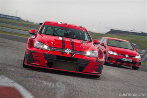 Volkswagen Golf GTI TCR da corsa in pista