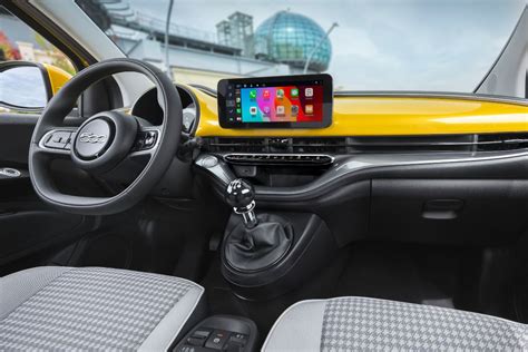 Interni Abarth 500 con cambio manuale