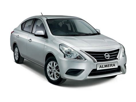 Nissan Almera con copricerchi sportivi