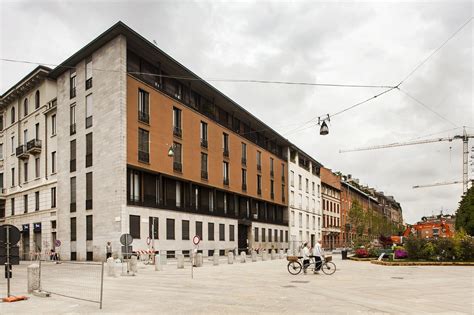 Edificio di Luigi Caccia Dominioni a Milano