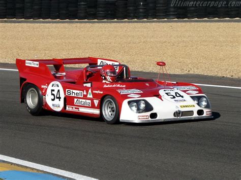 Alfa Romeo 33TT3 con muso giallo in gara