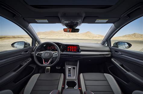 Interni Volkswagen Golf GTI con sedili a scacchi