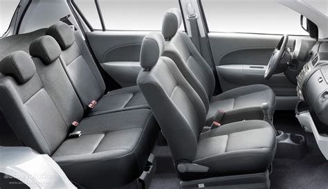 Interni Subaru Justy 2009