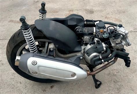Schema motore Beverly 125 con evidenziato l'iniettore