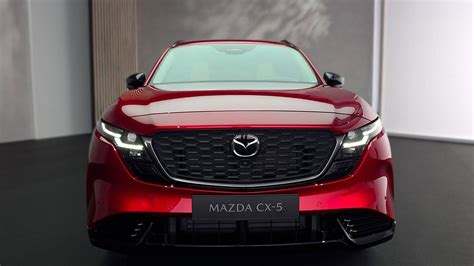 Mazda CX-5 frontale con griglia ridisegnata